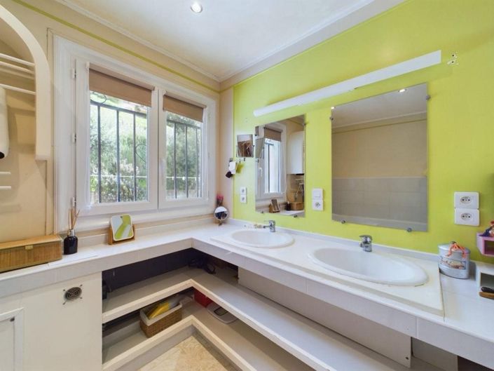 Image No.17-3 Bed House for sale