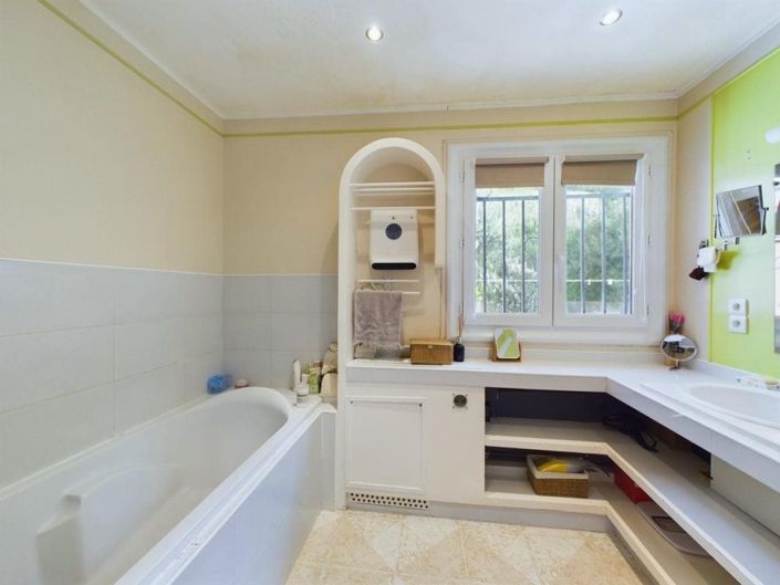 Image No.18-3 Bed House for sale