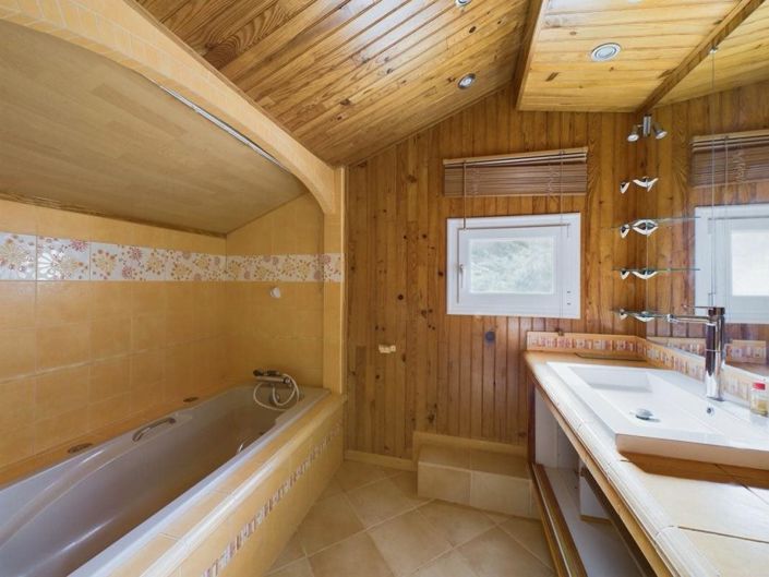 Image No.24-3 Bed House for sale