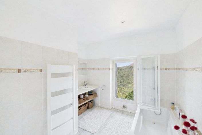 Image No.10-3 Bed House for sale