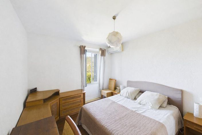 Image No.11-3 Bed House for sale