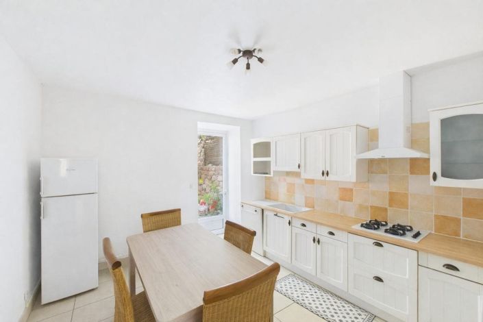 Image No.9-3 Bed House for sale