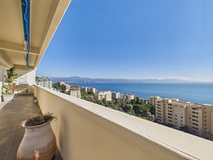 Image No.20-3 Bed Apartment for sale
