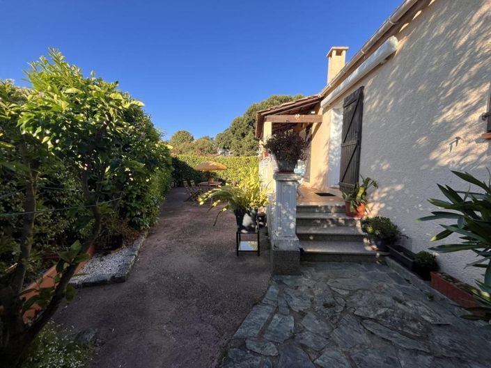 Image No.10-2 Bed House for sale