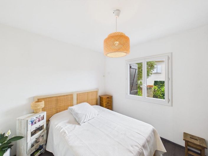 Image No.5-2 Bed House for sale