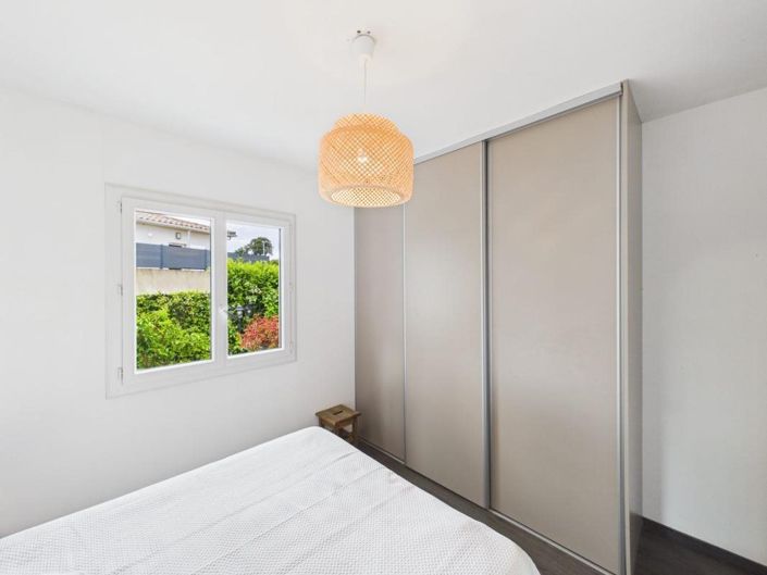 Image No.6-2 Bed House for sale