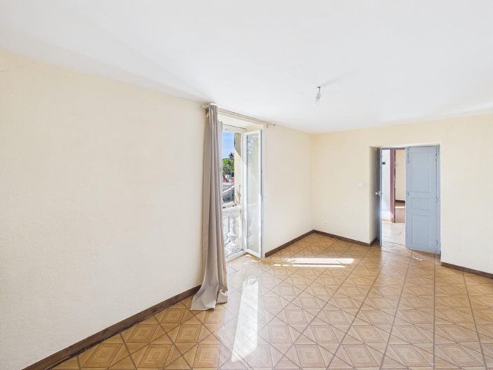 Image No.10-6 Bed House for sale
