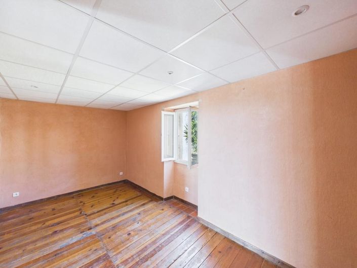 Image No.11-6 Bed House for sale