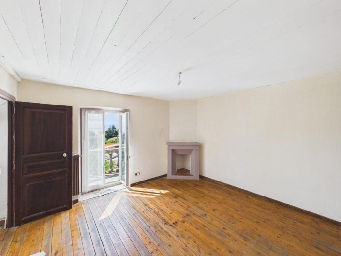 Image No.2-6 Bed House for sale