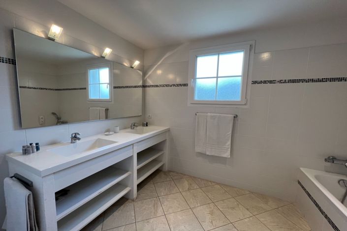Image No.10-4 Bed House for sale