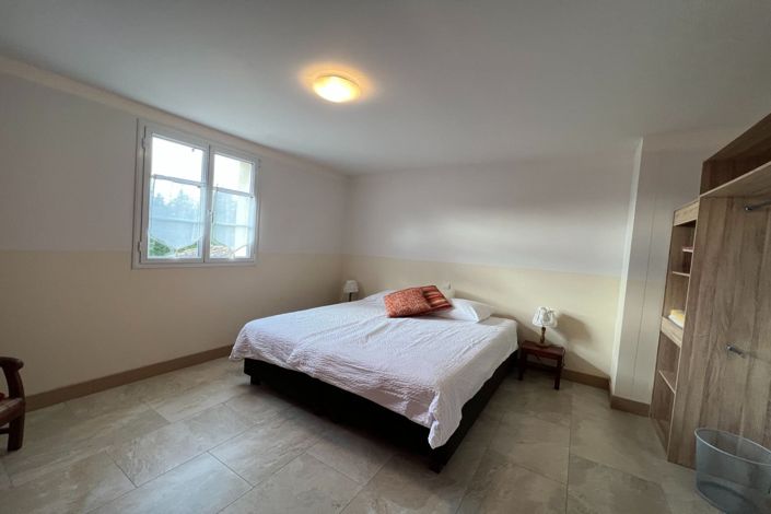 Image No.12-4 Bed House for sale