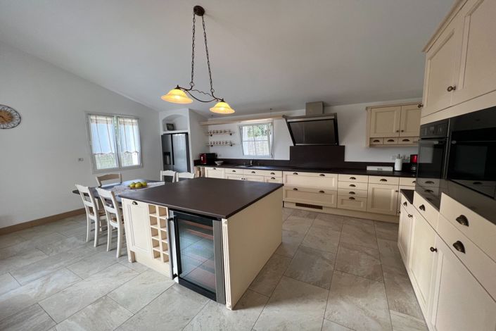Image No.6-4 Bed House for sale