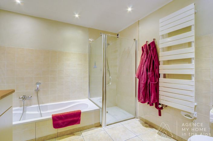 Image No.15-4 Bed Property for sale