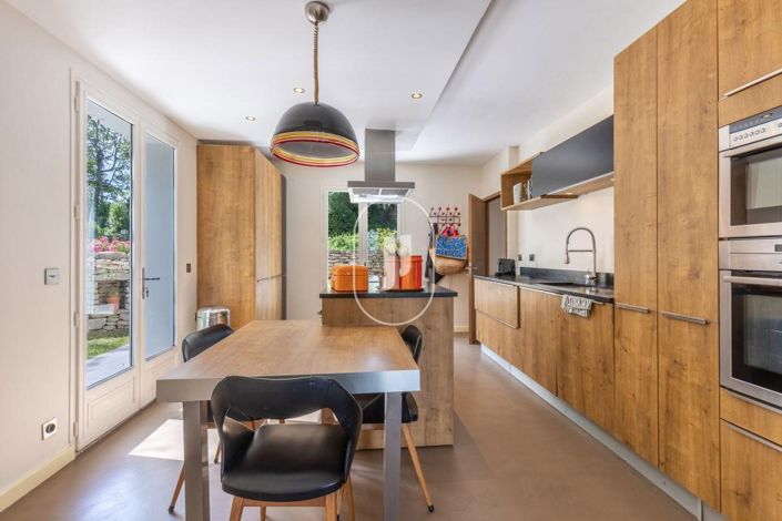 Image No.6-4 Bed House for sale