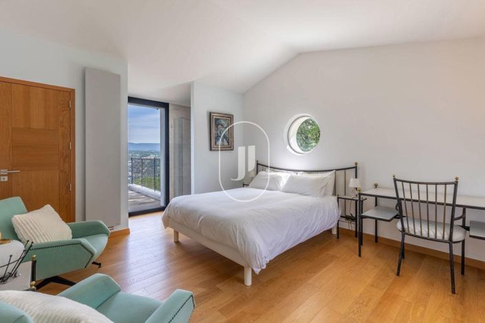 Image No.8-4 Bed House for sale