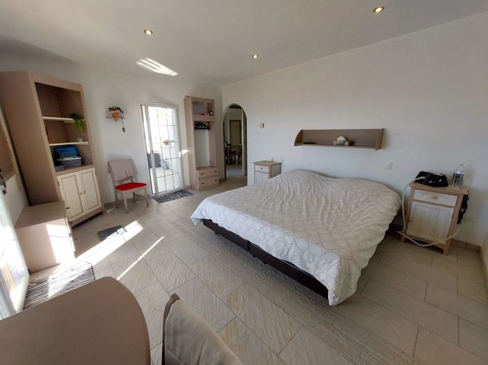 Image No.8-Propriété de 4 chambres à vendre à Arnaud-Guilhem