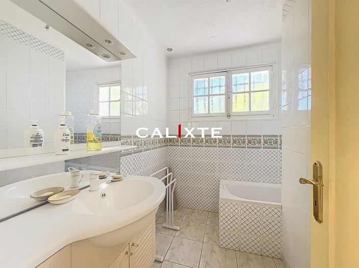 Image No.14-3 Bed House for sale