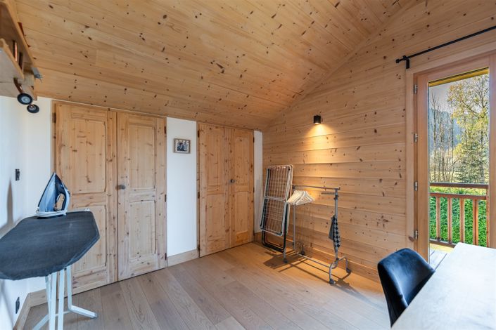 Image No.17-4 Bed House for sale
