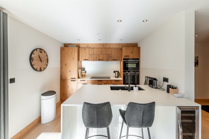 Image No.9-4 Bed House for sale