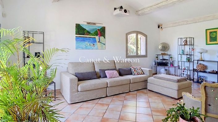 Image No.2-4 Bed House for sale