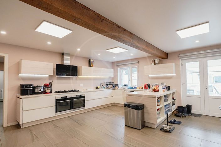 Image No.5-6 Bed Property for sale