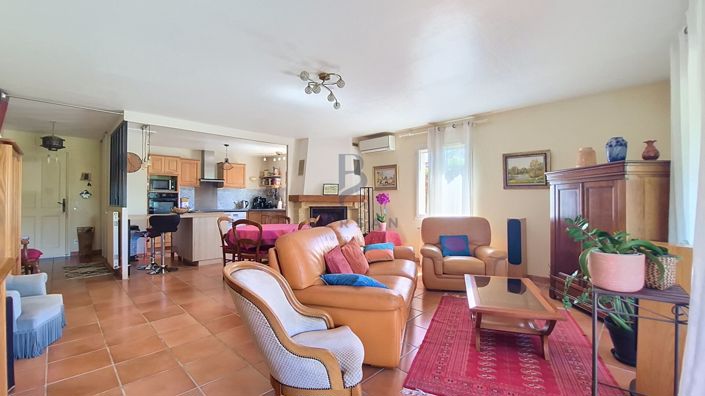 Image No.8-4 Bed House for sale