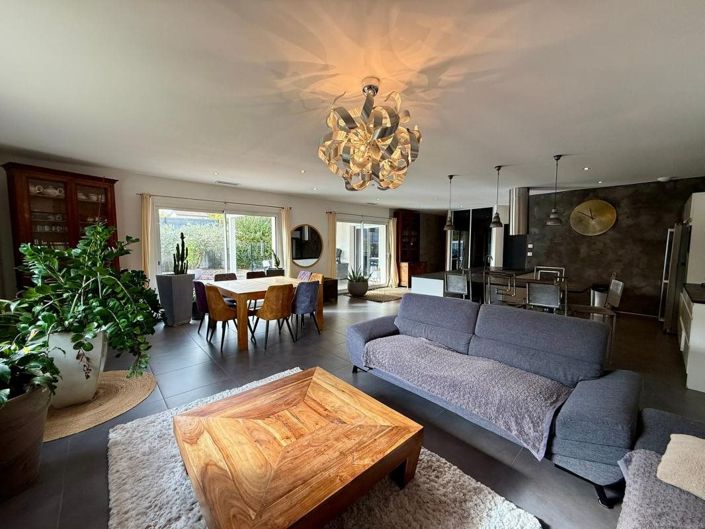 Image No.12-4 Bed House for sale