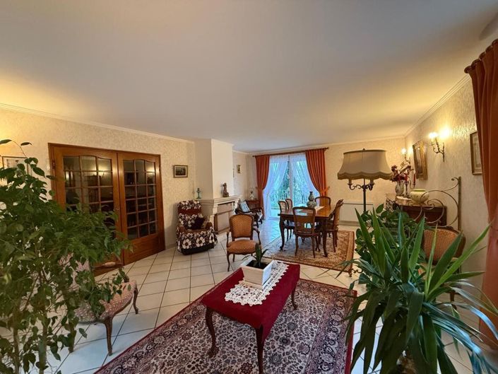 Image No.10-3 Bed House for sale