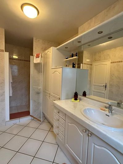 Image No.16-3 Bed House for sale
