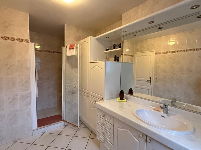 Image No.17-3 Bed House for sale