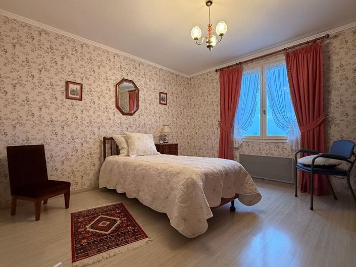 Image No.21-3 Bed House for sale