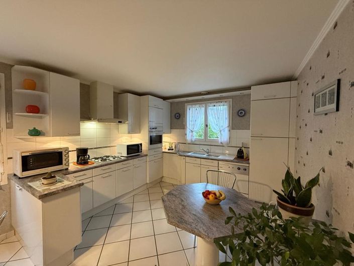 Image No.8-3 Bed House for sale