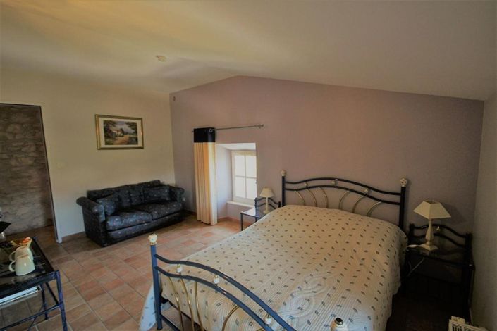 Image No.17-8 Bed House for sale
