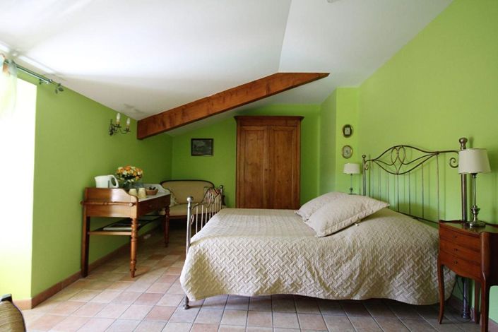 Image No.18-8 Bed House for sale