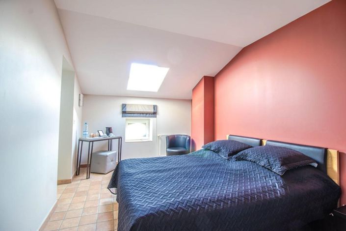 Image No.20-8 Bed House for sale