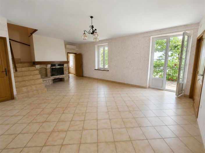 Image No.19-5 Bed House for sale