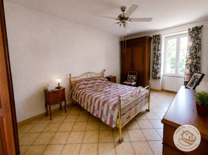 Image No.7-5 Bed House for sale