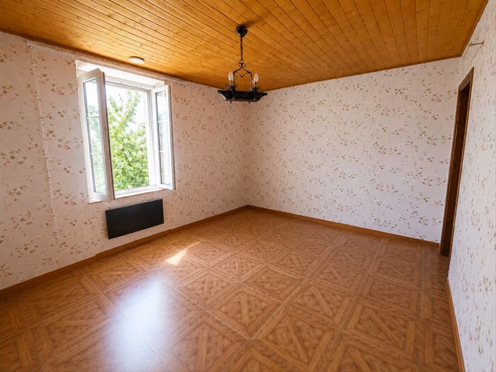 Image No.8-5 Bed House for sale
