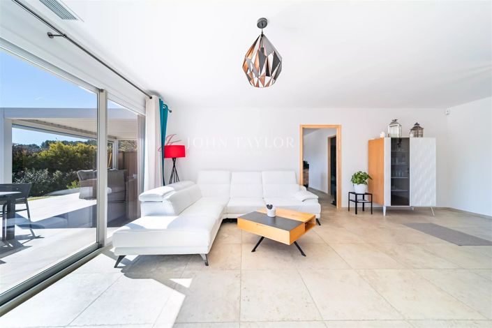 Image No.8-2 Bed House for sale