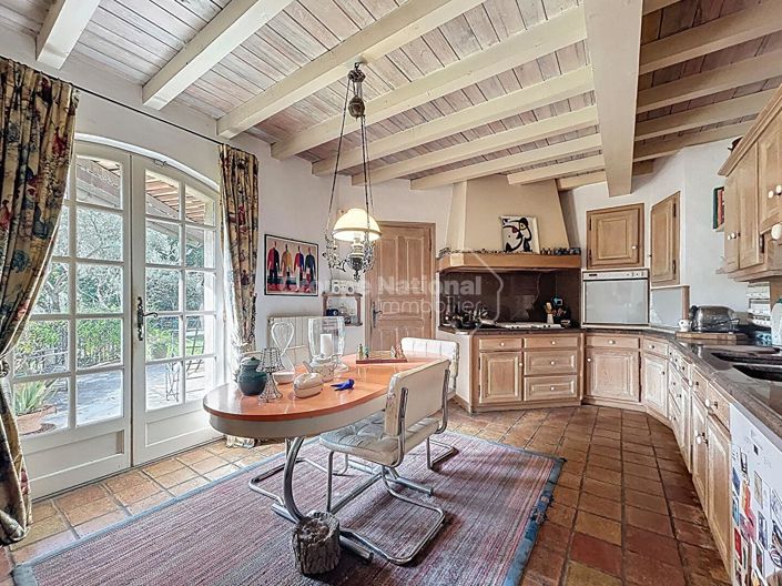 Image No.6-5 Bed House for sale