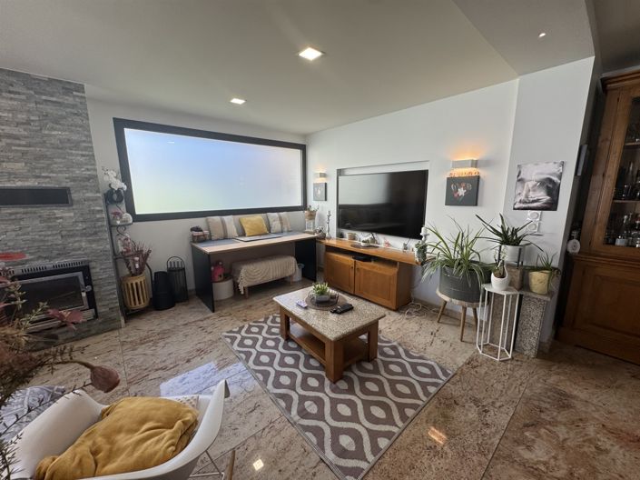 Image No.3-4 Bed House for sale