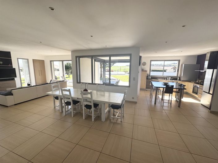Image No.6-4 Bed House for sale
