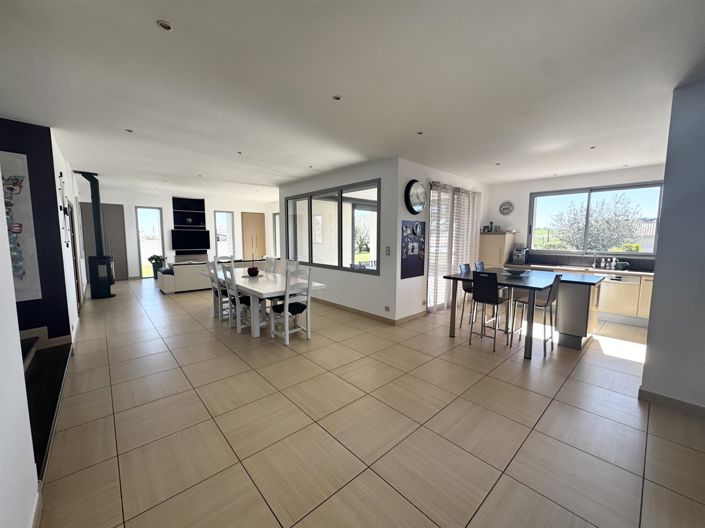 Image No.7-4 Bed House for sale