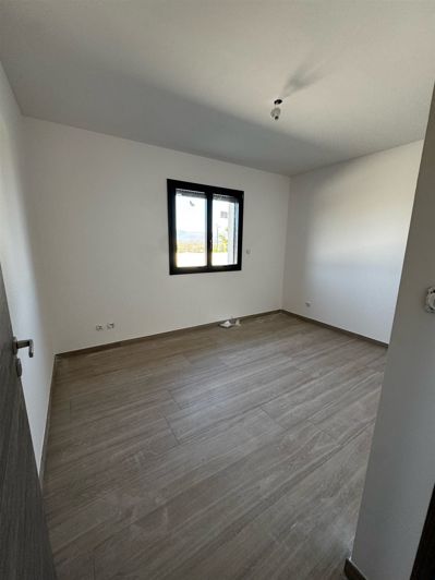 Image No.6-3 Bed House for sale