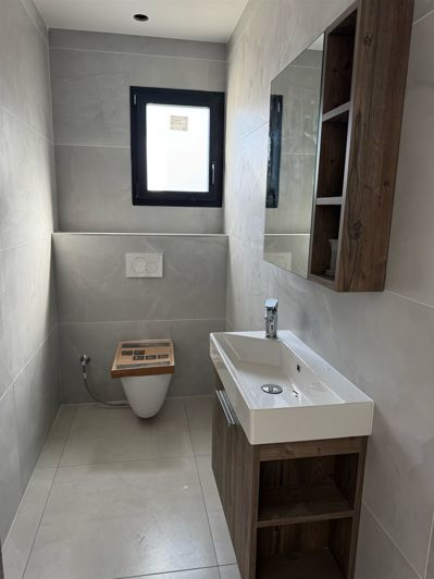 Image No.8-3 Bed House for sale
