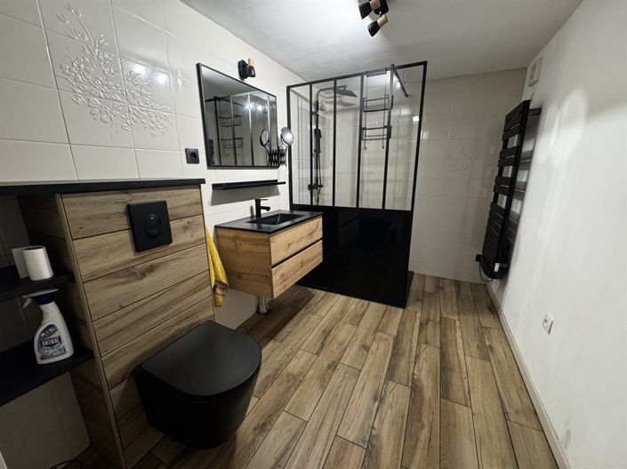 Image No.10-3 Bed House for sale
