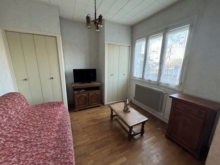 Image No.10-3 Bed House for sale