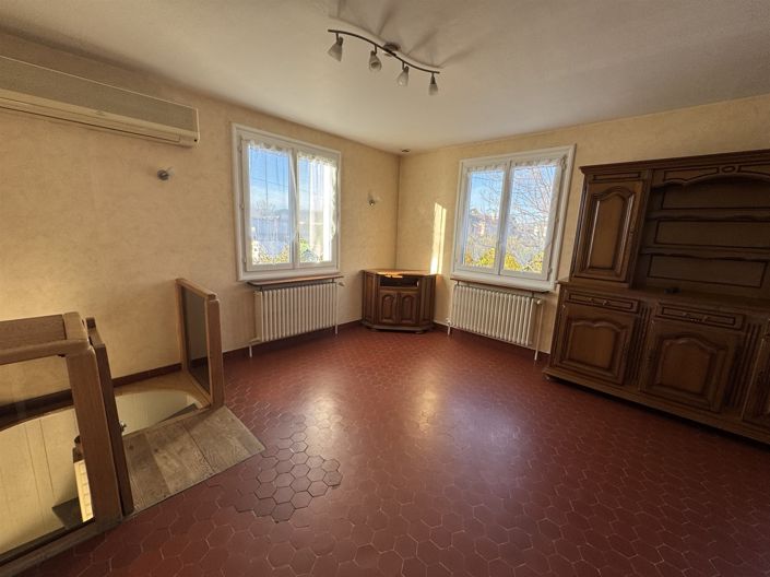 Image No.8-4 Bed House for sale