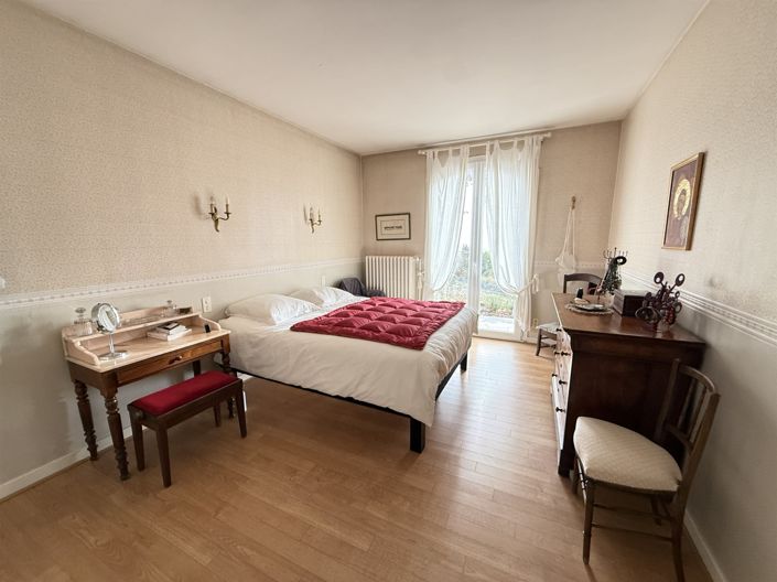 Image No.6-4 Bed House for sale