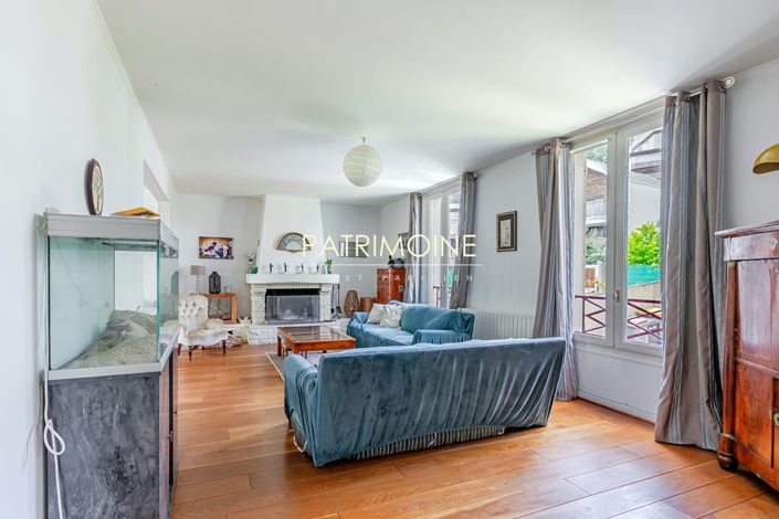 Image No.5-5 Bed House for sale